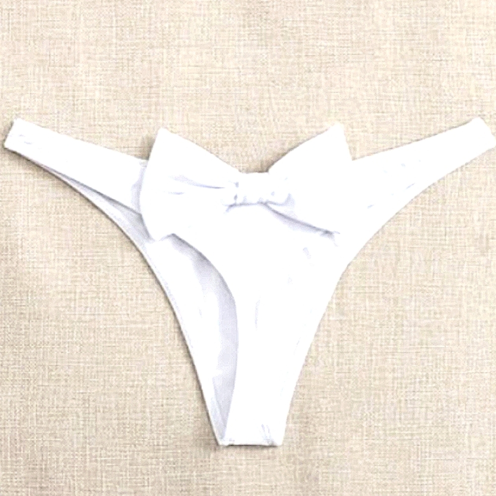 Bow thongz